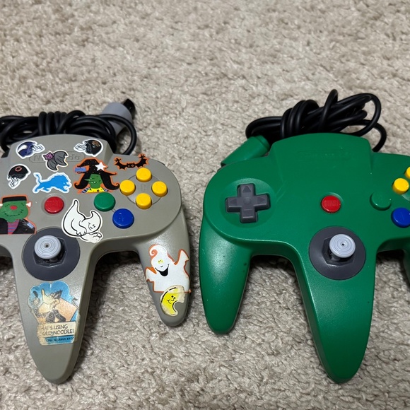 Nintendo 64 with expansion pack and accessories - Picture 2 of 10